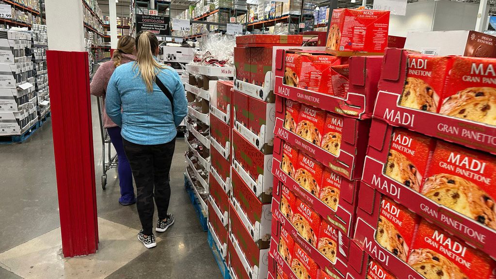 Consumer sentiment improves for fifth straight month in December