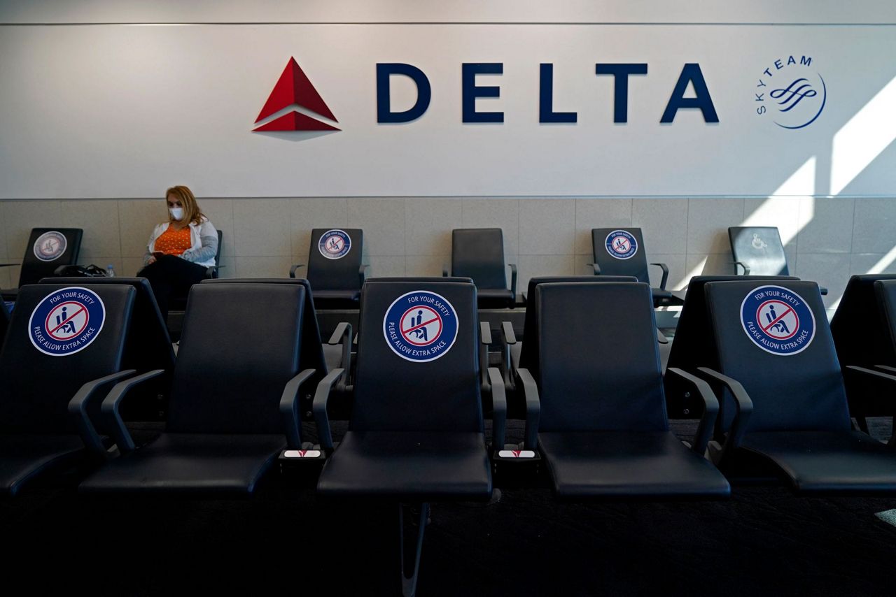 Delta to begin paying flight attendants during boarding