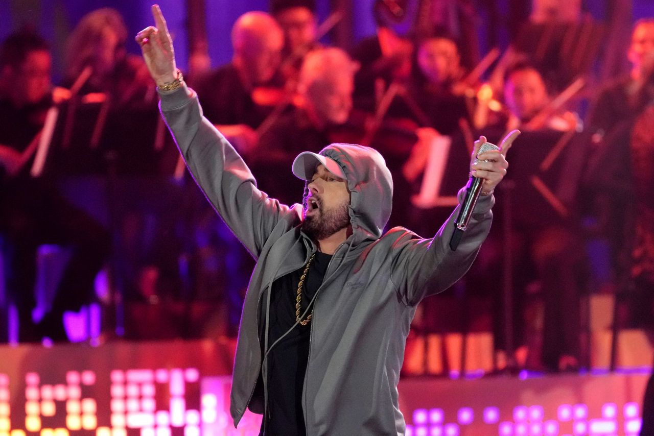 Diana Ross, Eminem and Jack White perform for thousands as former ...