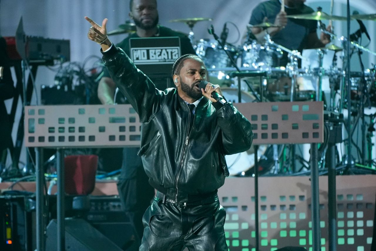 Diana Ross, Eminem and Jack White perform for thousands as former ...