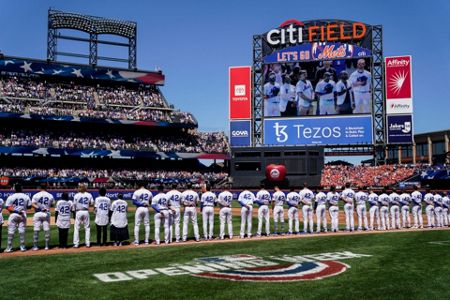 Mets honored Tom Seaver, Jackie Robinson with their play