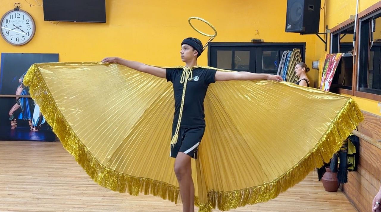 How the Grandeza Mexicana Folk Ballet Company is bringing Mexican Christmas traditions to life