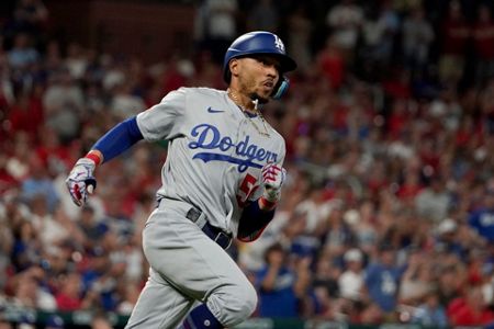 Hanser Alberto records final out, 05/17/2022