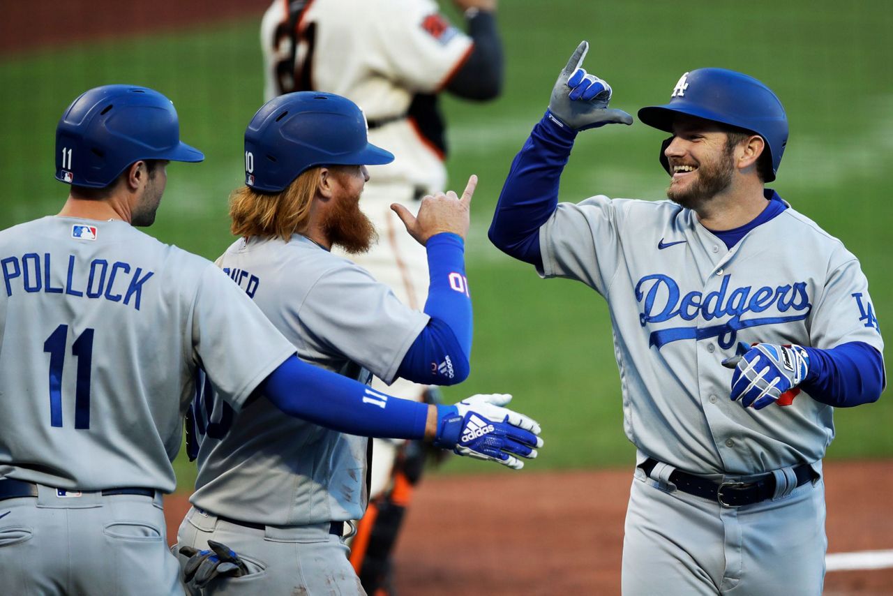Donovan Solano slugs Giants past Dodgers in 11th inning 10-8