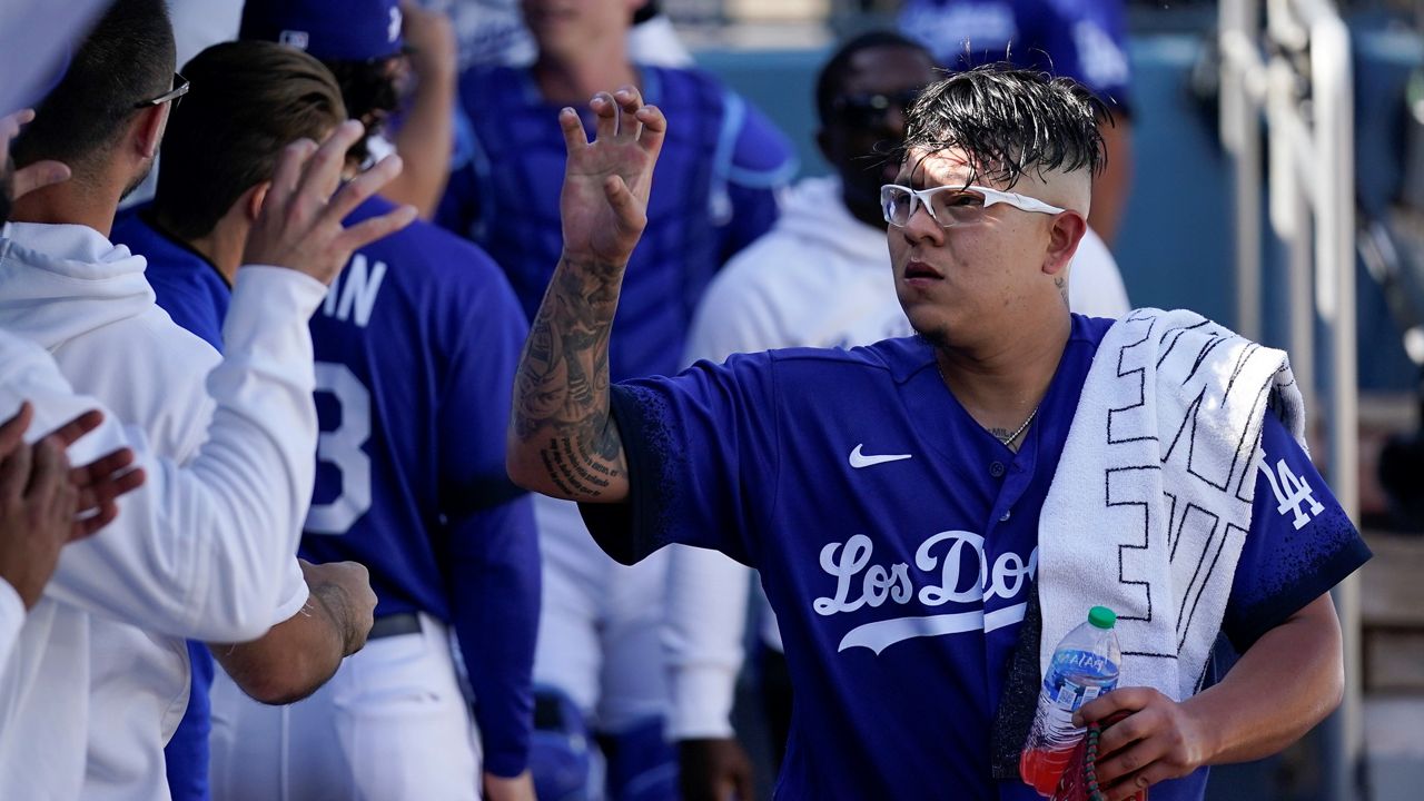 Martinez's 3-run shot lifts Dodgers over Padres 4-2