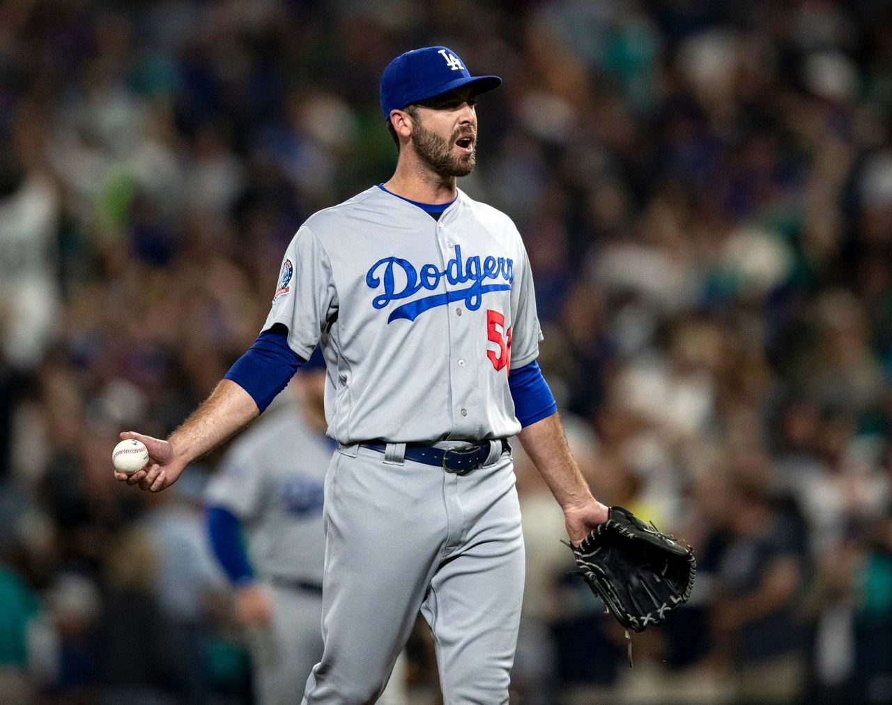 Balk-off: Mariners beat Dodgers 5-4 on Floro's flinch