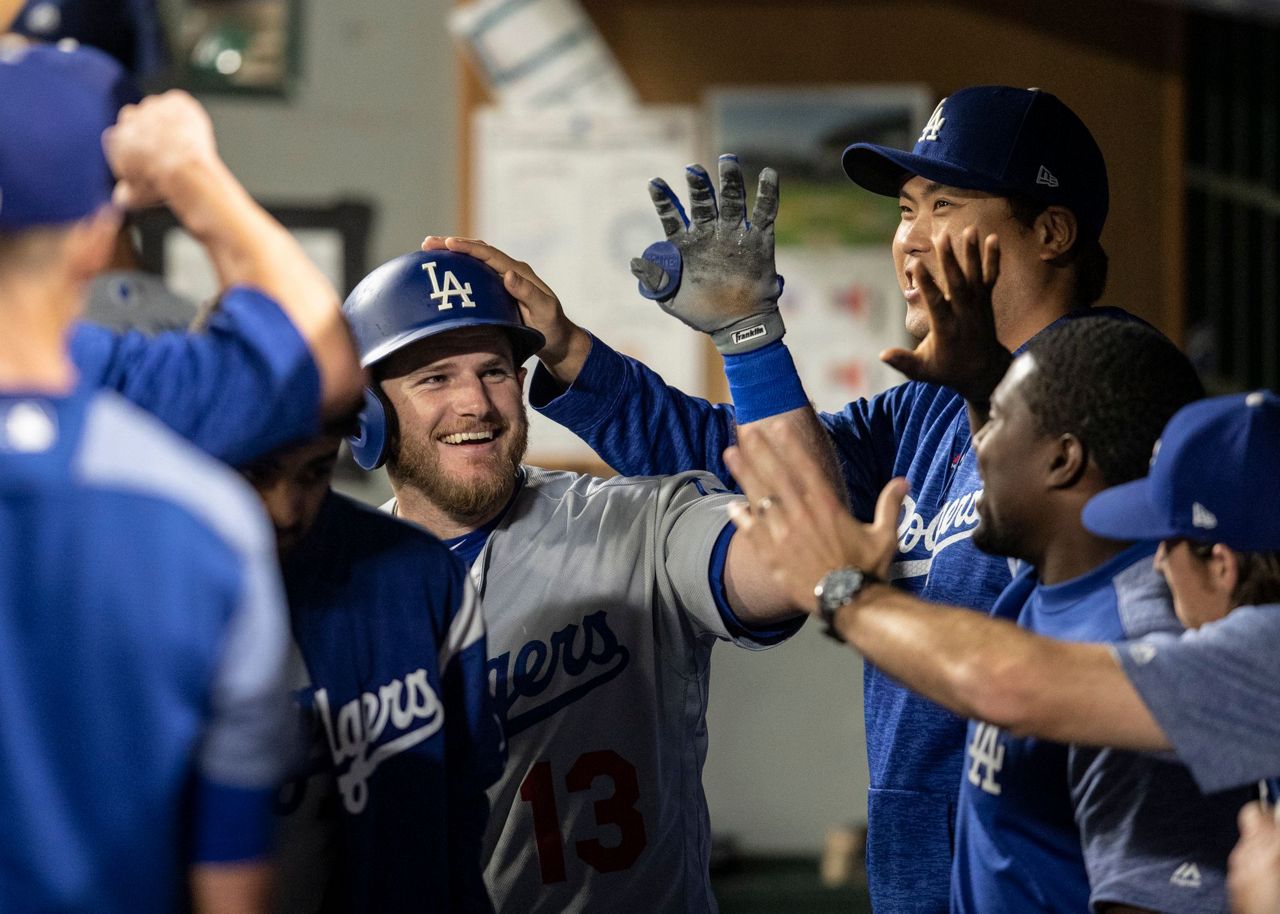 Balkoff Mariners beat Dodgers 54 on Floro's flinch