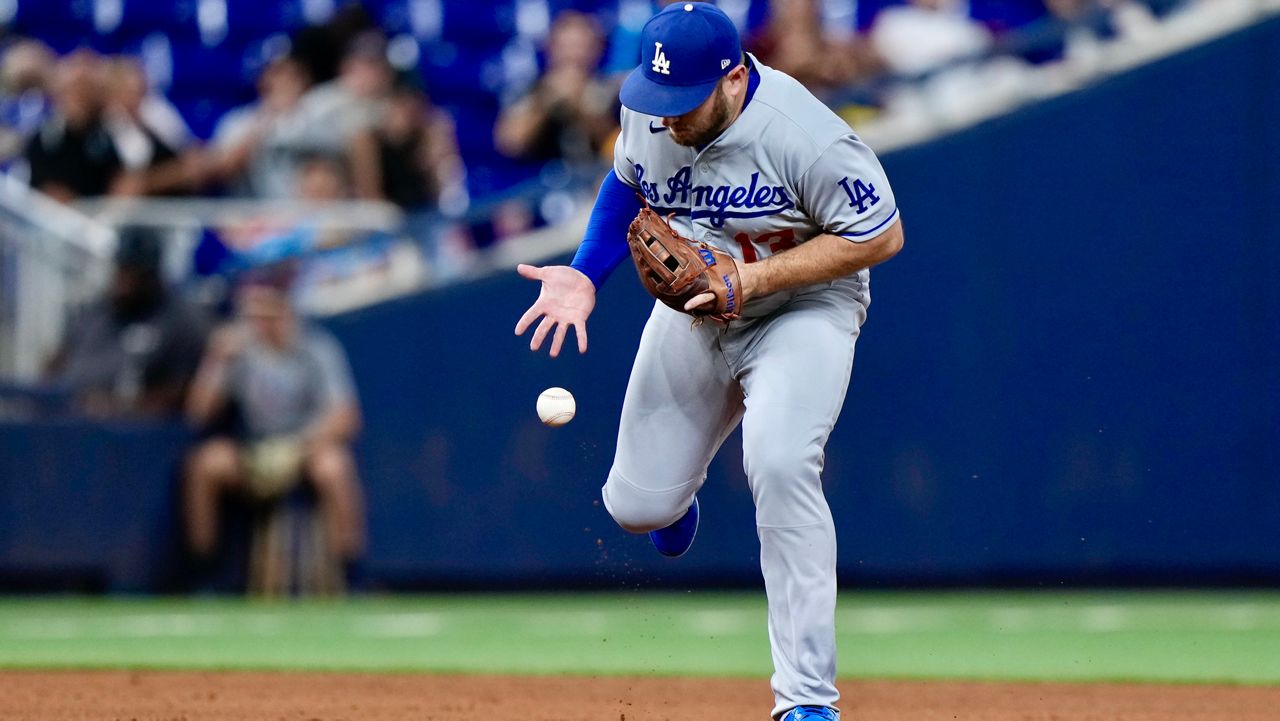 Freeman gets 4 hits, leading Dodgers past Padres 11-2