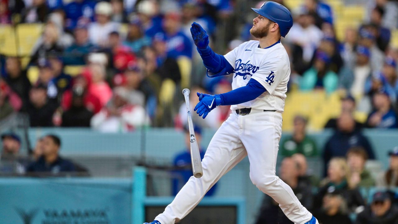 Max Muncy's homer lifts Dodgers to 5-4 victory