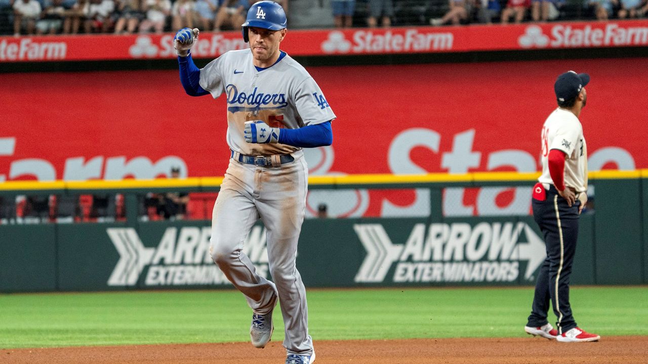 Dodgers rout the Rangers 16-3 in matchup of division leaders