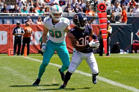 QB Justin Fields Rallies Bears to 20-13 Win Over Dolphins, Chicago News