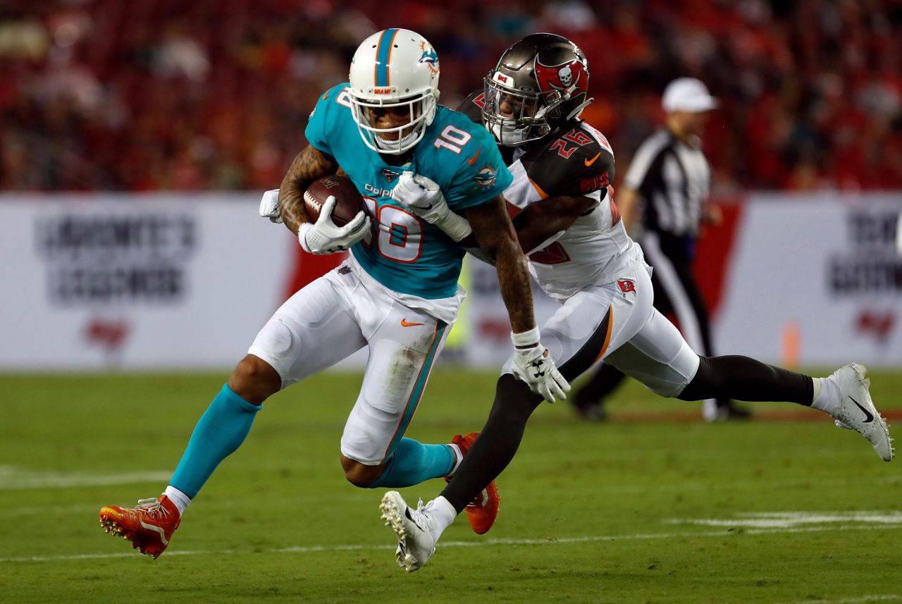 Miami Dolphins players protest during national anthem in NFL preseason