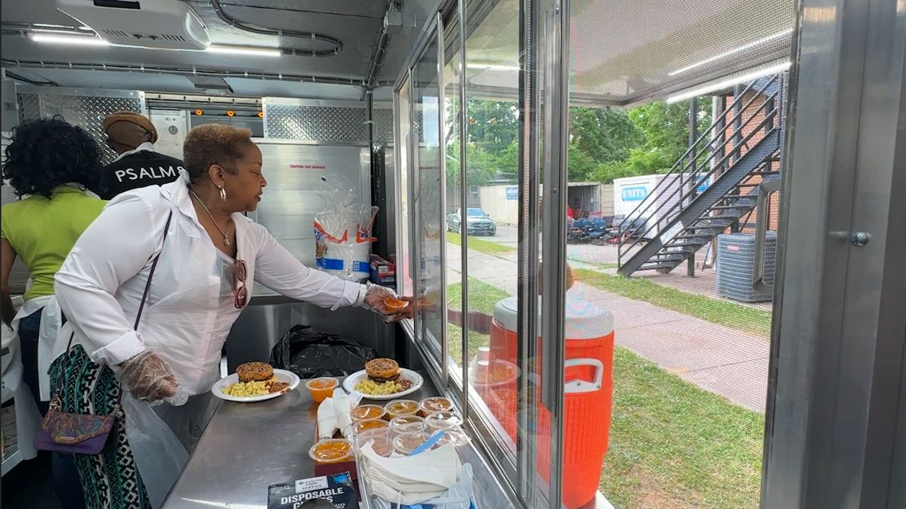 New food truck revives Feed the Hungry Project in Middletown