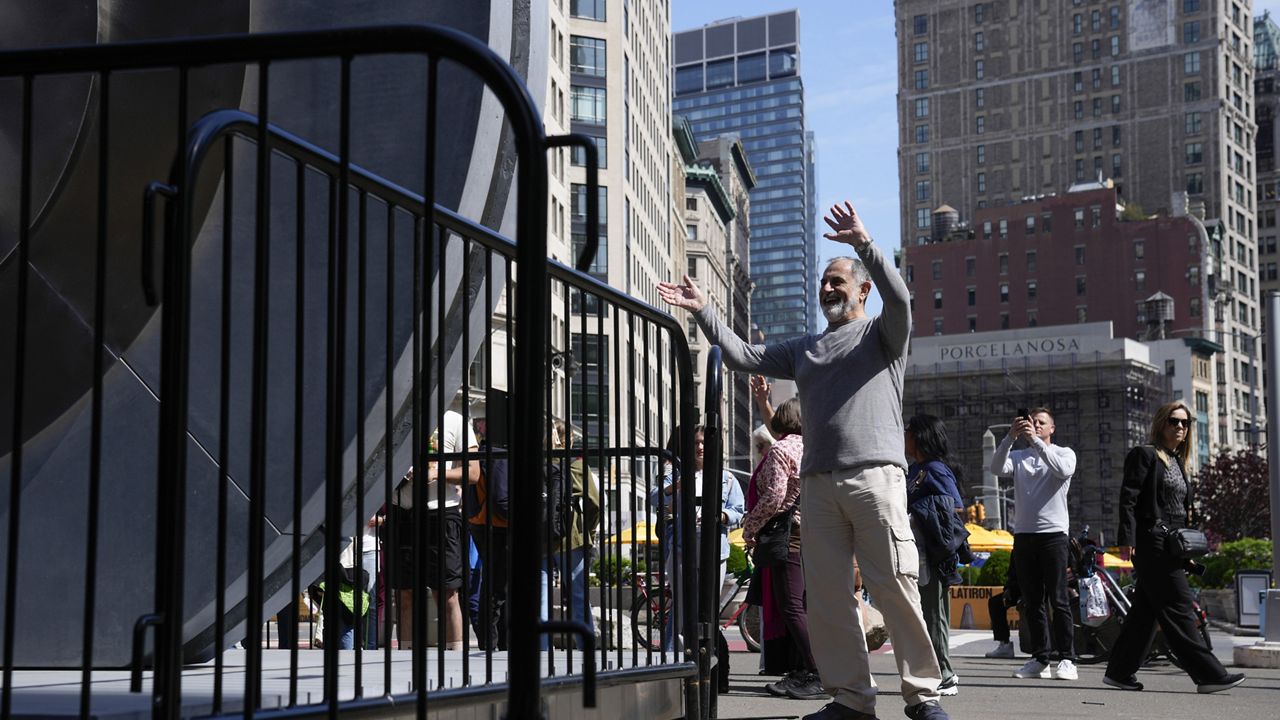 The portal that connects New York City and Dublin via a video livestream.