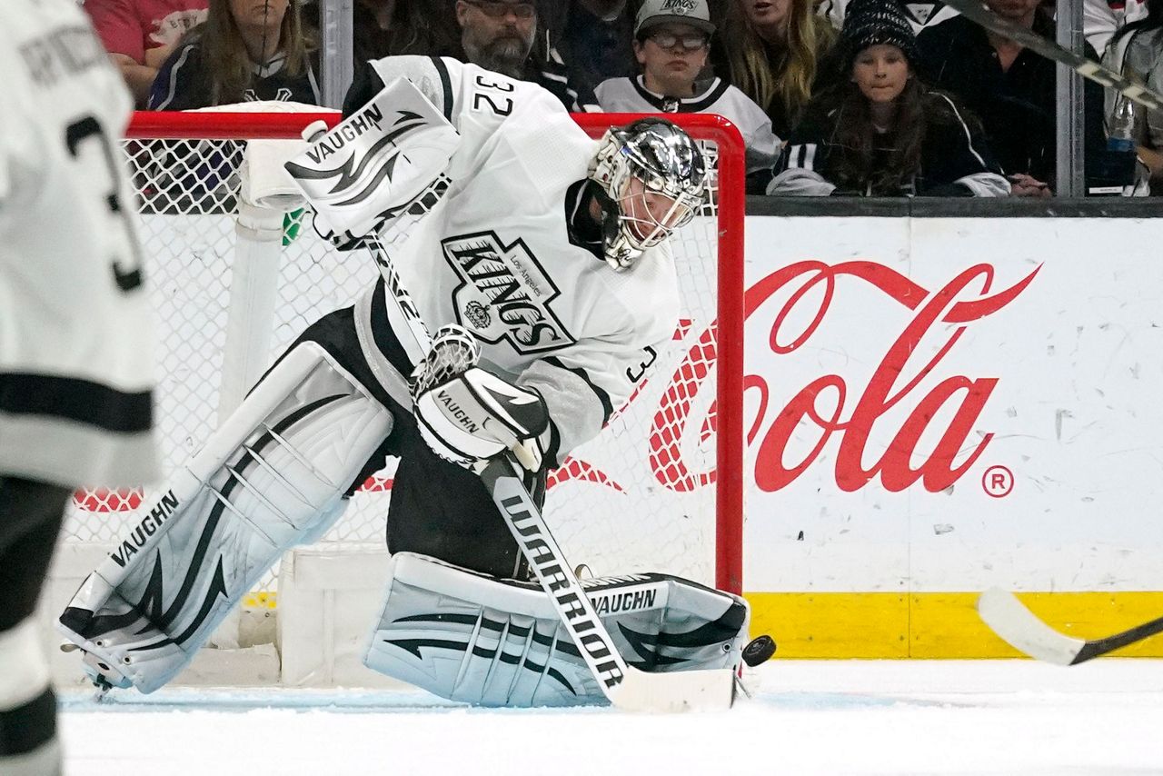 La kings on sale goalie jersey