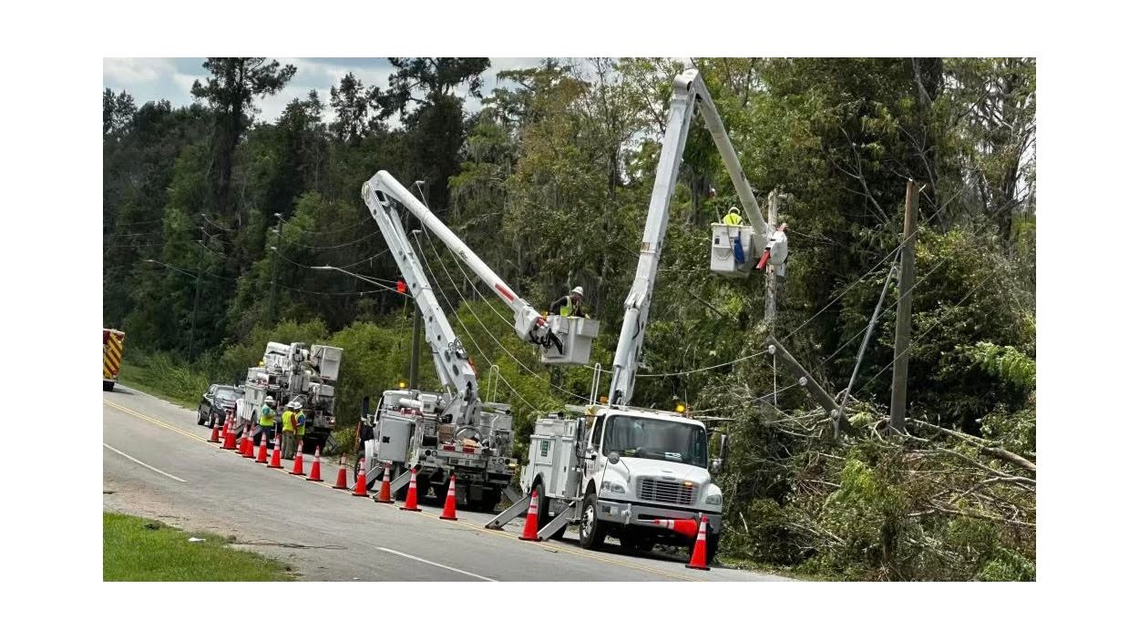 Kentucky Duke Energy crews are helping in Florida