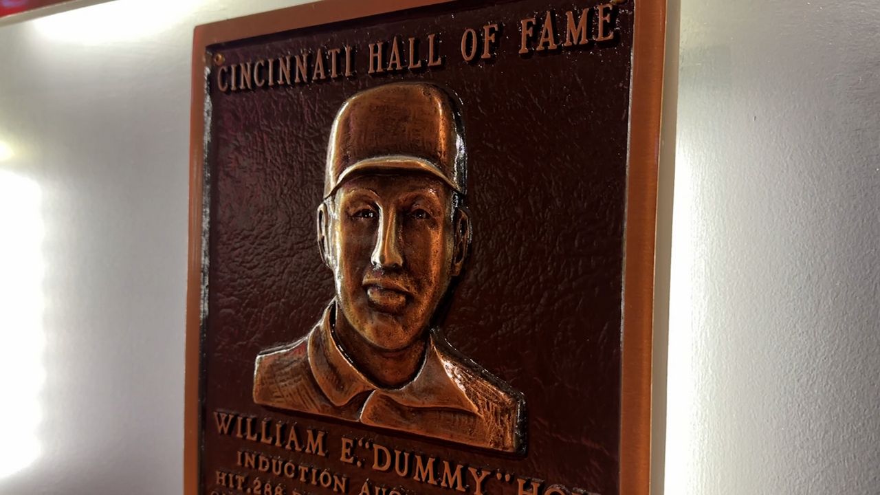 Former deaf Reds player helped create signs for baseball