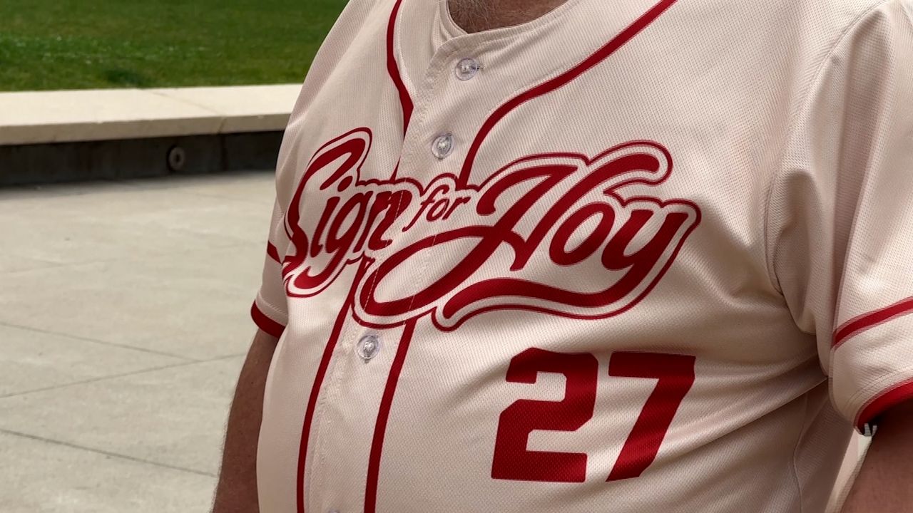 Former deaf Reds player helped create signs for baseball