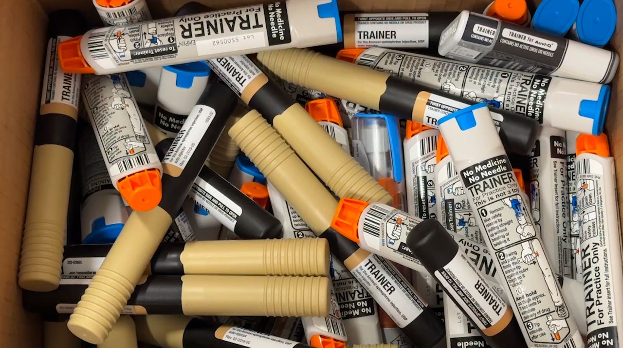 Parents train others on epinephrine auto-injectors