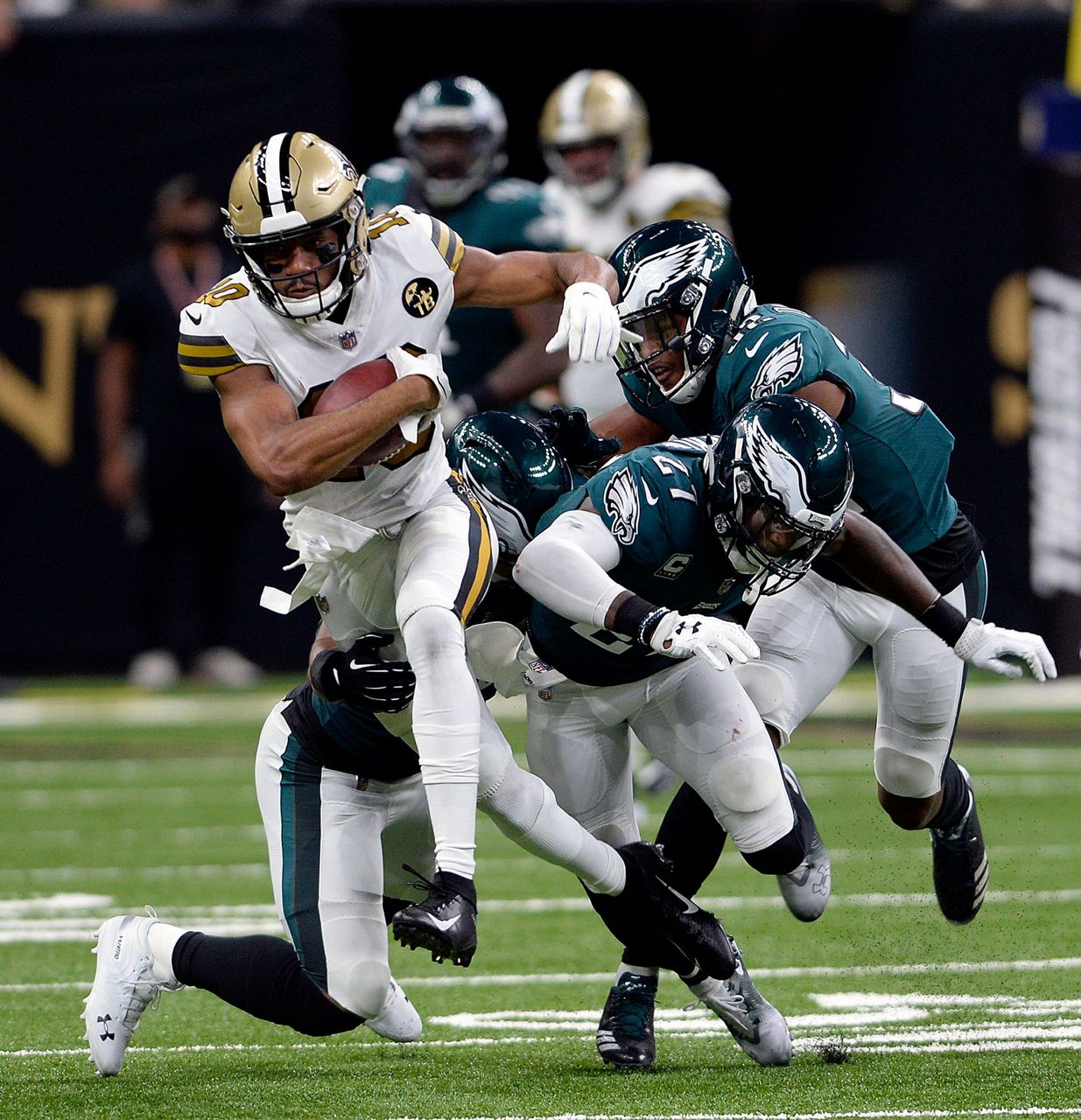 Brees, Saints singe sinking Eagles, 48-7