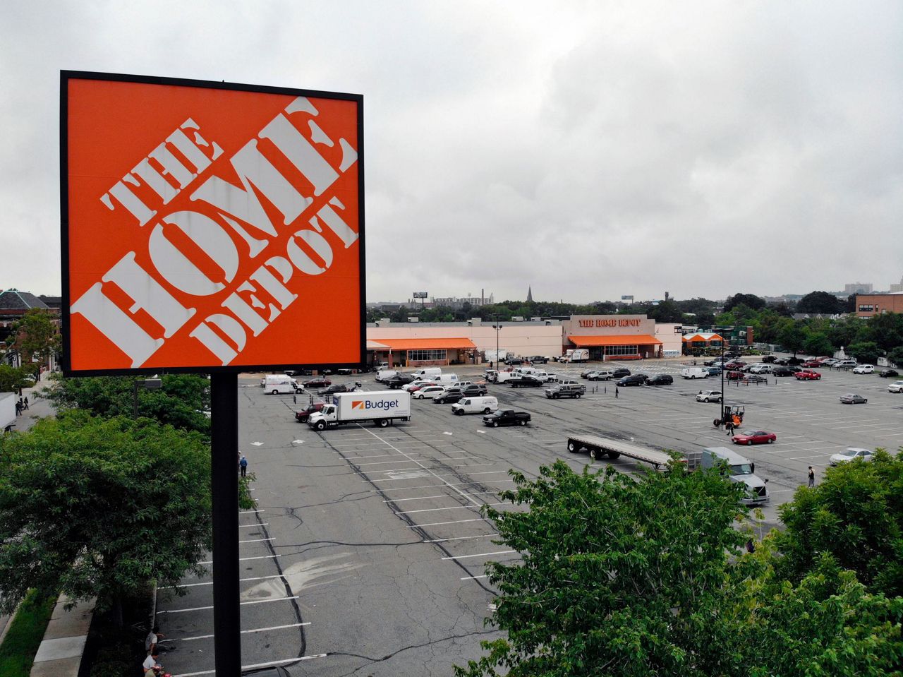 Home Depot posts strong profit, revenue