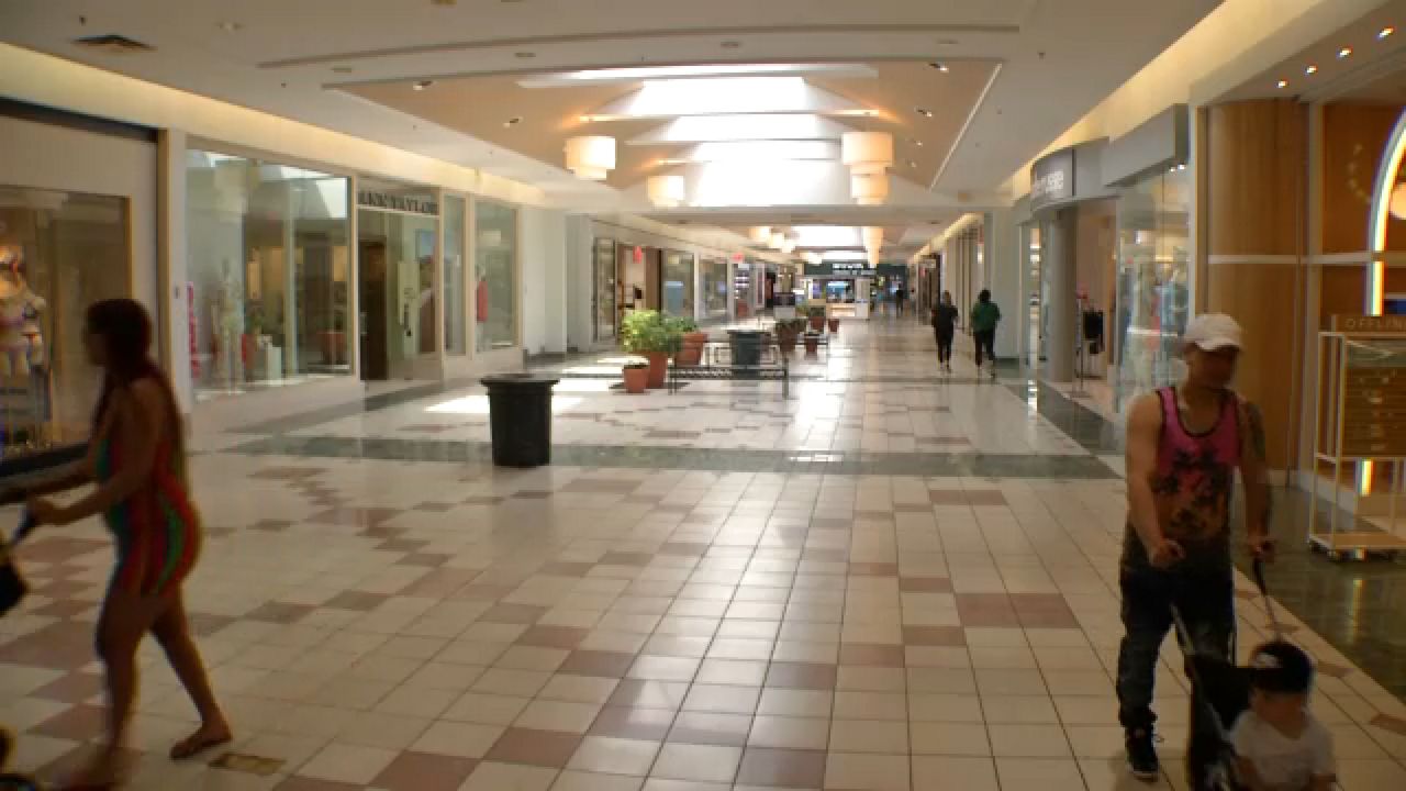 Shoppers inside the Eastview Mall (Spectrum News 1)