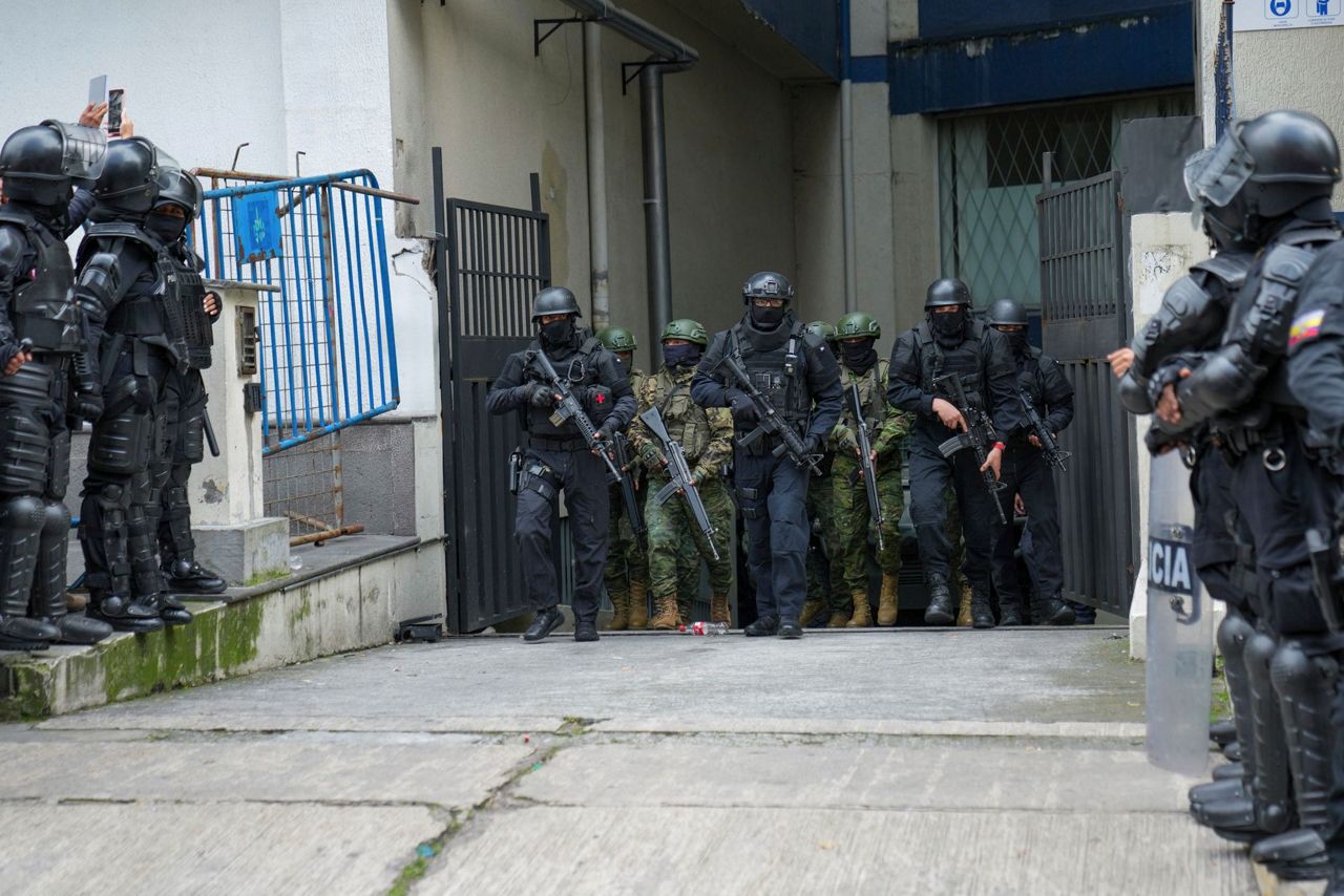 Ecuadorian police break into Mexican embassy in Quito as diplomatic ...