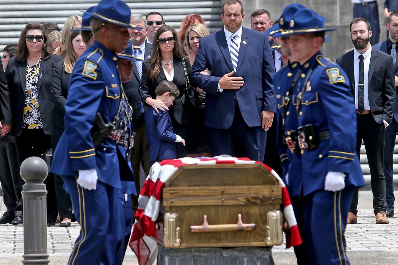 Final parade: Ex-Gov. Edwards carried to funeral site