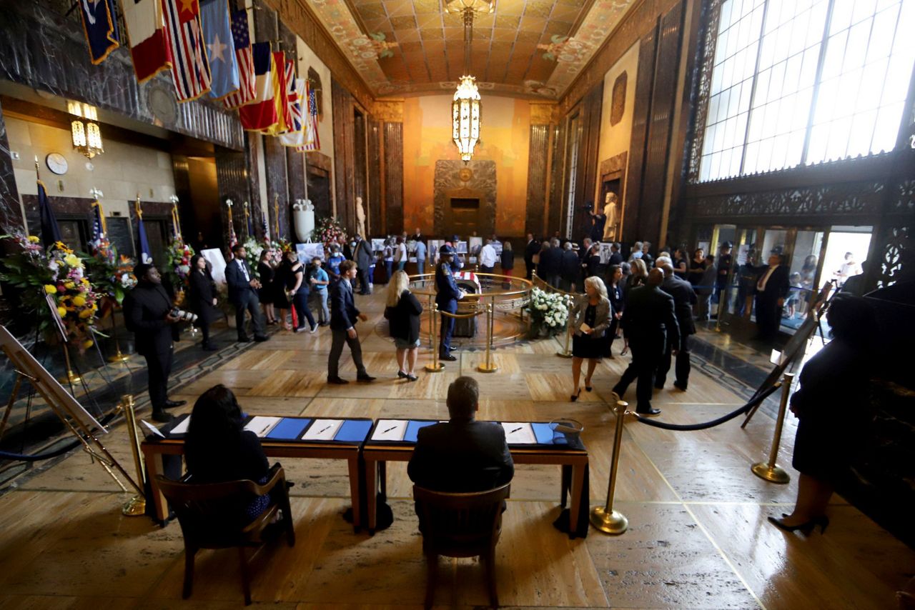Goodbyes for Louisiana's flamboyant ex-Gov. Edwin Edwards