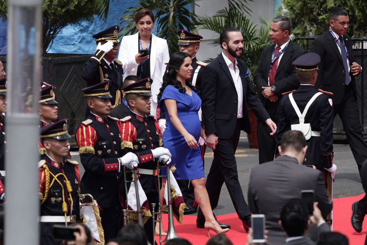El Salvador's president sworn in, ending 2-party dominance