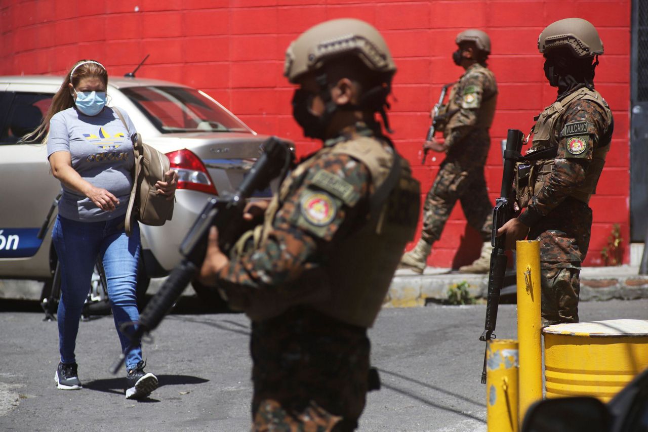 El Salvador arrests 600 gang suspects, cuts food for inmates