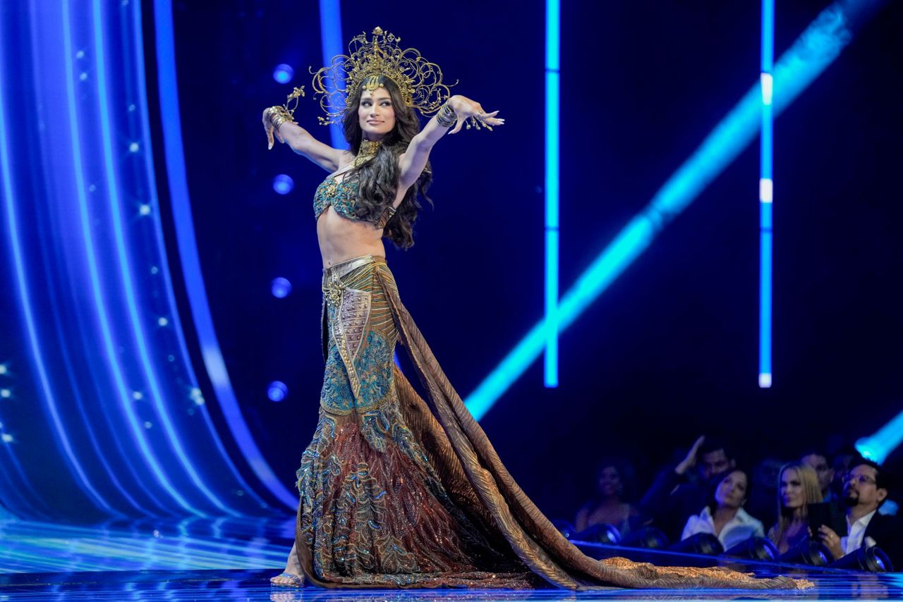 Bold National Costume Worn By Miss El Salvador For Th vrogue.co