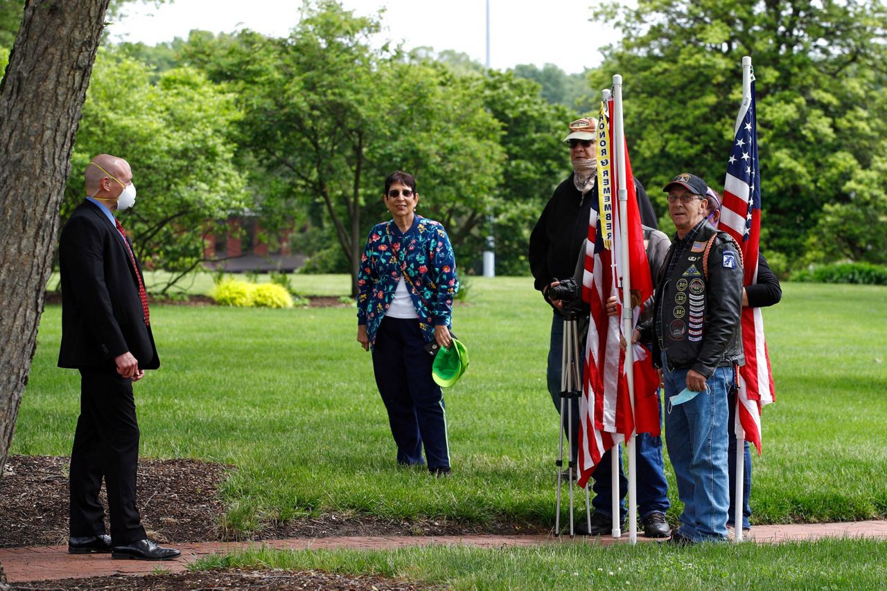 Memorial Day weekend draws crowds and triggers warnings