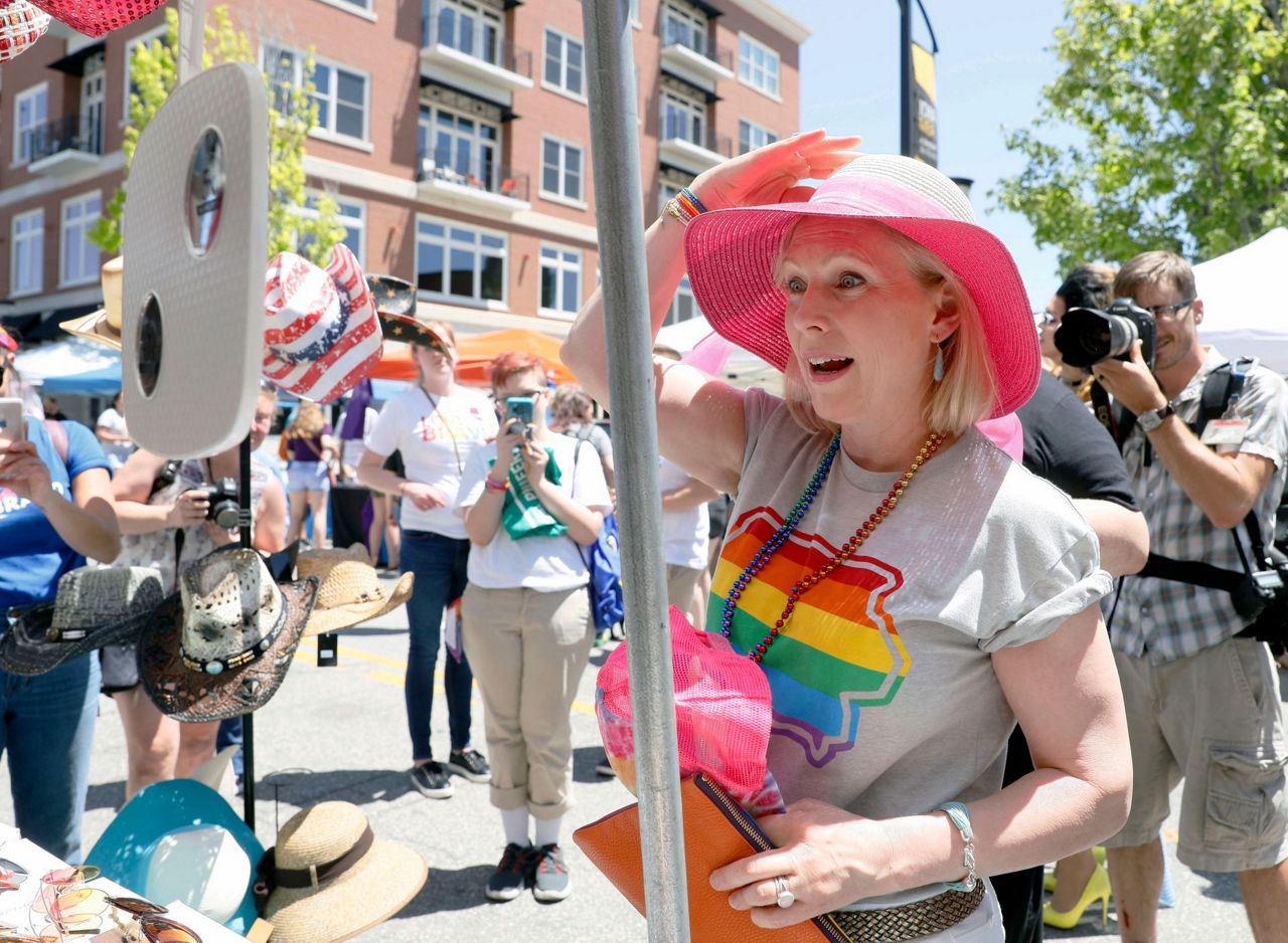 2020 Democratic candidates celebrate LGBTQ pride in Iowa