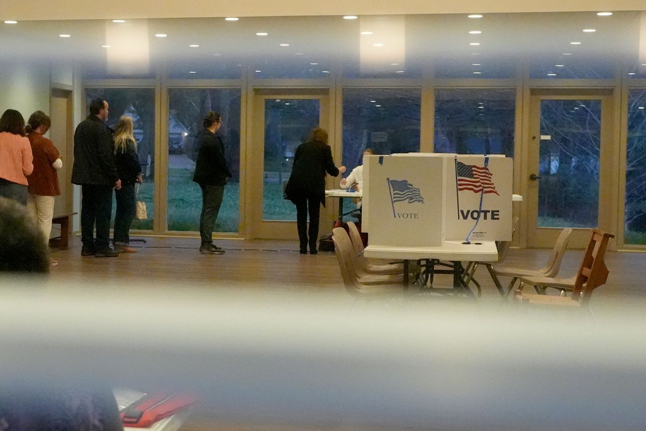 Mississippi Republican Sen. Wicker advances to general election. State ...
