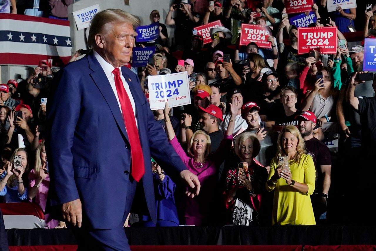 Trump, amid legal perils, calls on GOP to rally around him as he ...