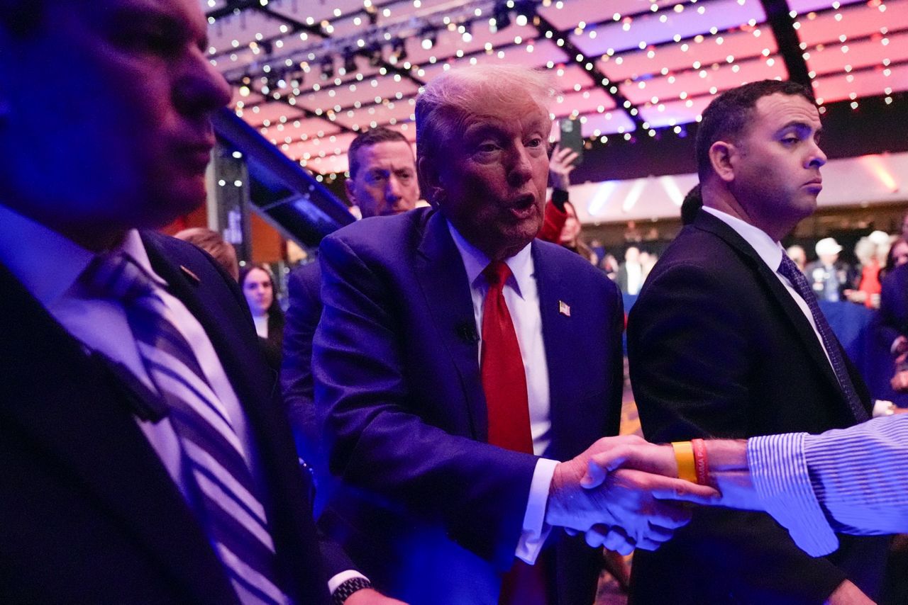 Donald Trump enjoys a relaxed Fox News town hall while top Republican ...