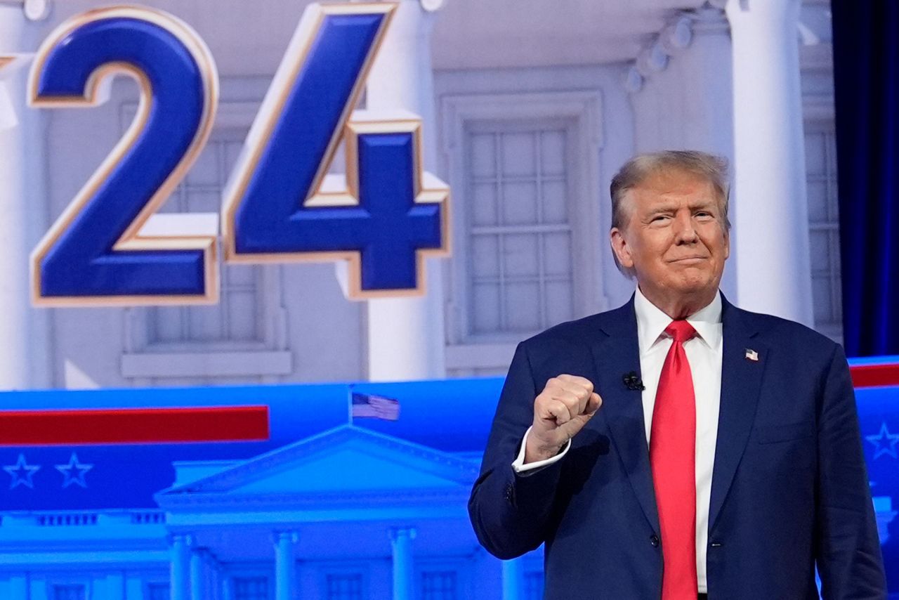 Donald Trump enjoys a relaxed Fox News town hall while top Republican ...