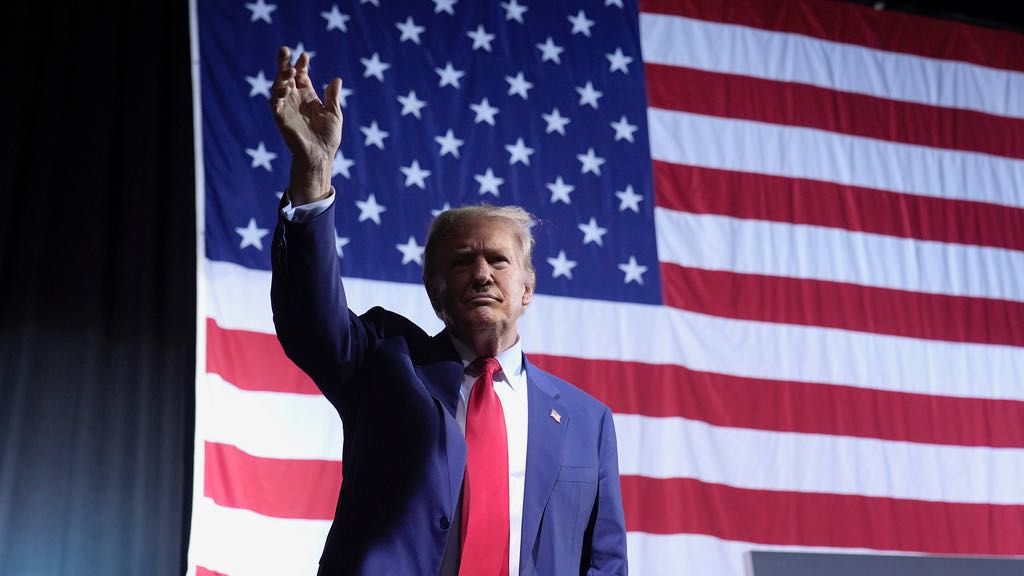 Republican presidential nominee former President Donald Trump departs after speaking at a campaign event at the Linda Ronstadt Music Hall, Thursday, Sept.12, 2024, in Tucson, Ariz. (AP Photo/Alex Brandon)