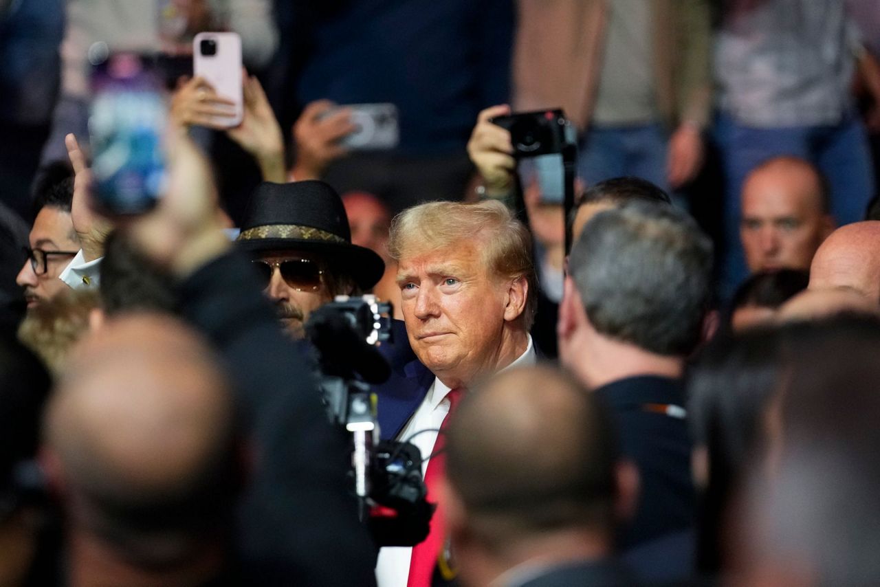 Trump Loves The Ufc His Campaign Hopes Viral Videos Of His Appearances Will Help Him Pummel Rivals 