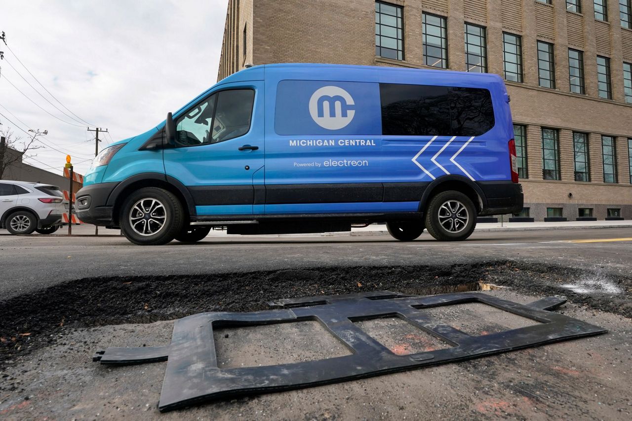 New technology installed beneath Detroit street can charge electric