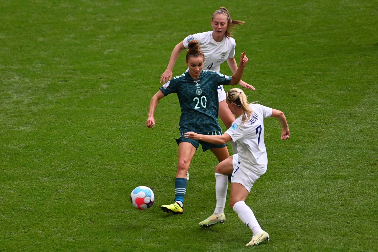 C denney coughlin англия матч. Germany and England women's Euro 2022. Дворовые футбольные матчи в Англии. Soccer Final.