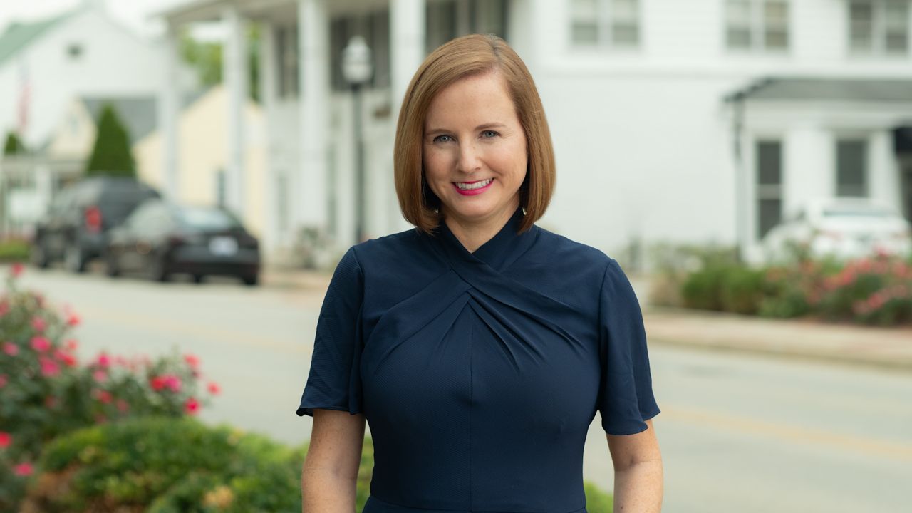 Erin Kelly — Political Anchor/Reporter