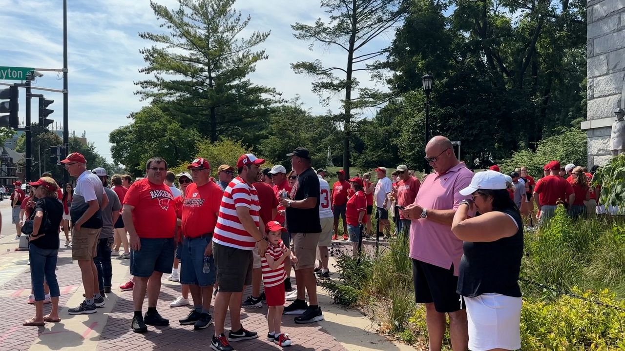 Fans celebrate return of Badgers football
