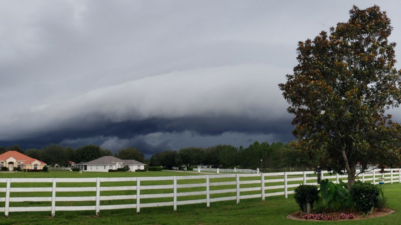 Shelf cloud