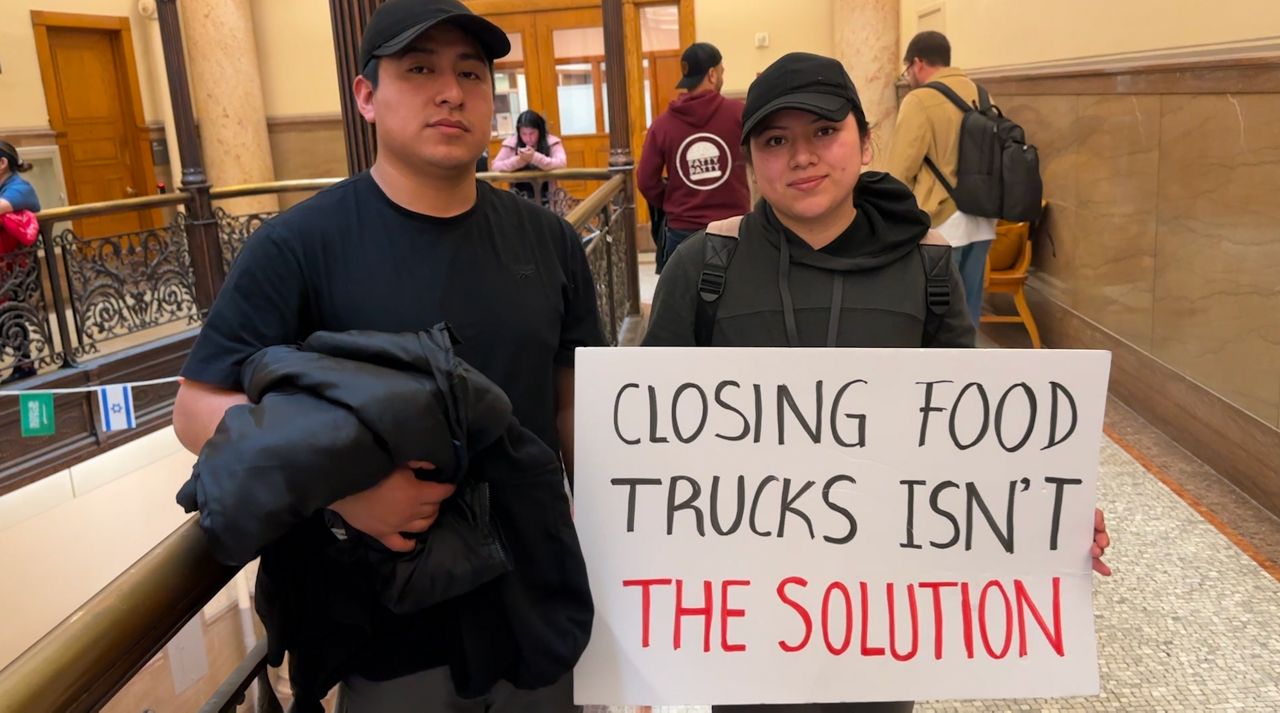 Milwaukee downtown food truck operators show up at City Hall to protest curfew