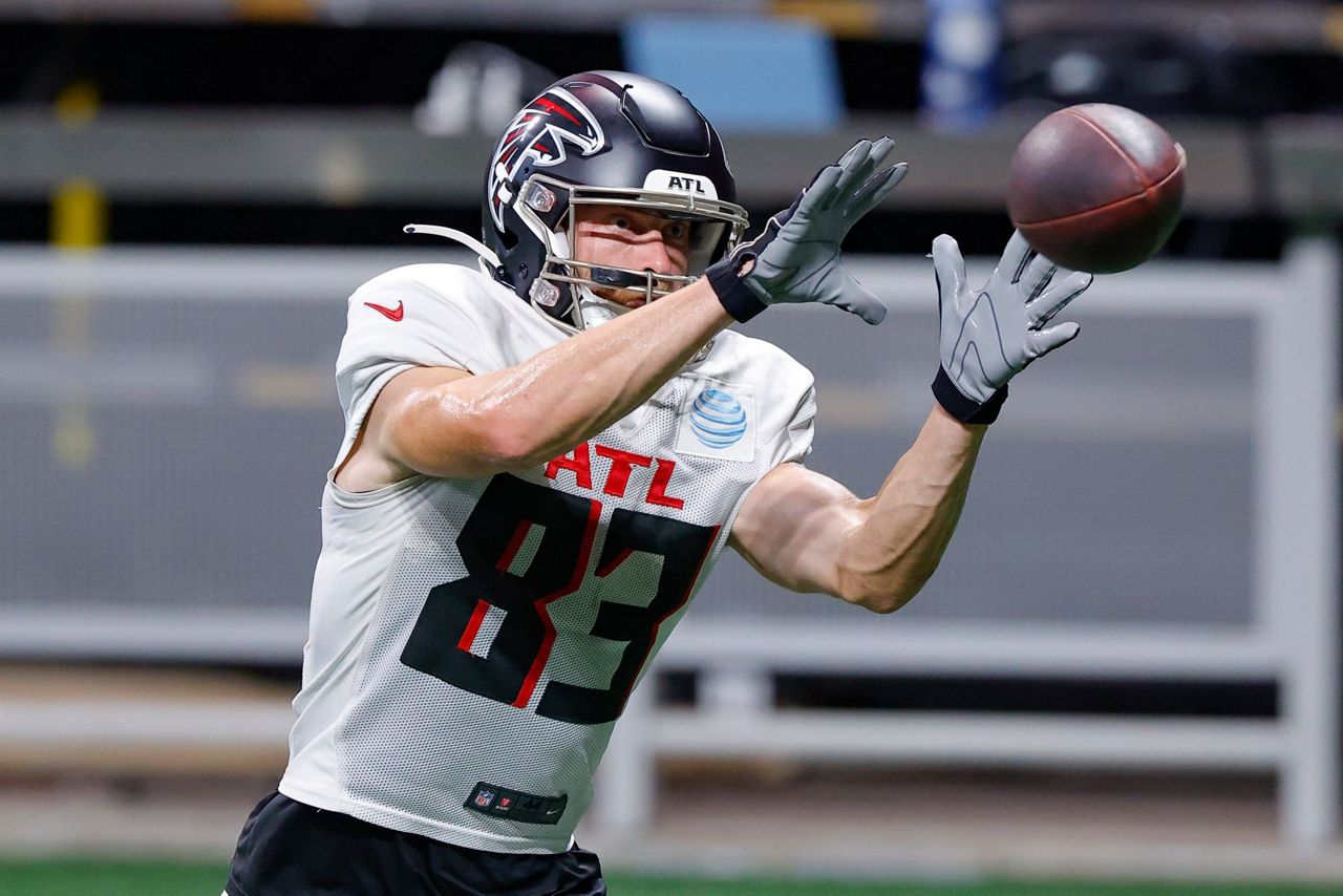 Bernhardt catches winning TD pass for Atlanta against Detroit