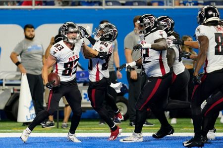 Bernhardt catches winning TD pass for Atlanta against Detroit