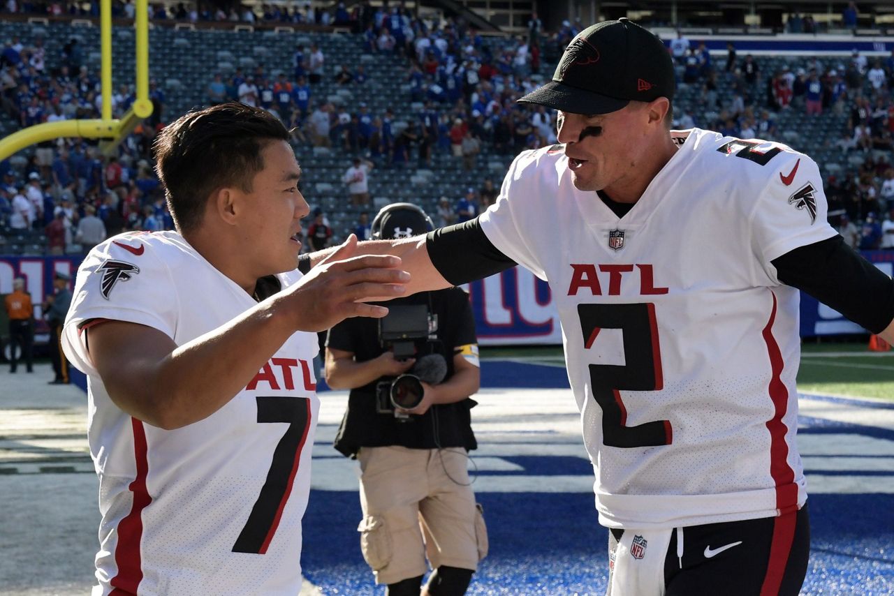 Giants retire Eli Manning's No. 10 jersey during halftime Ring of