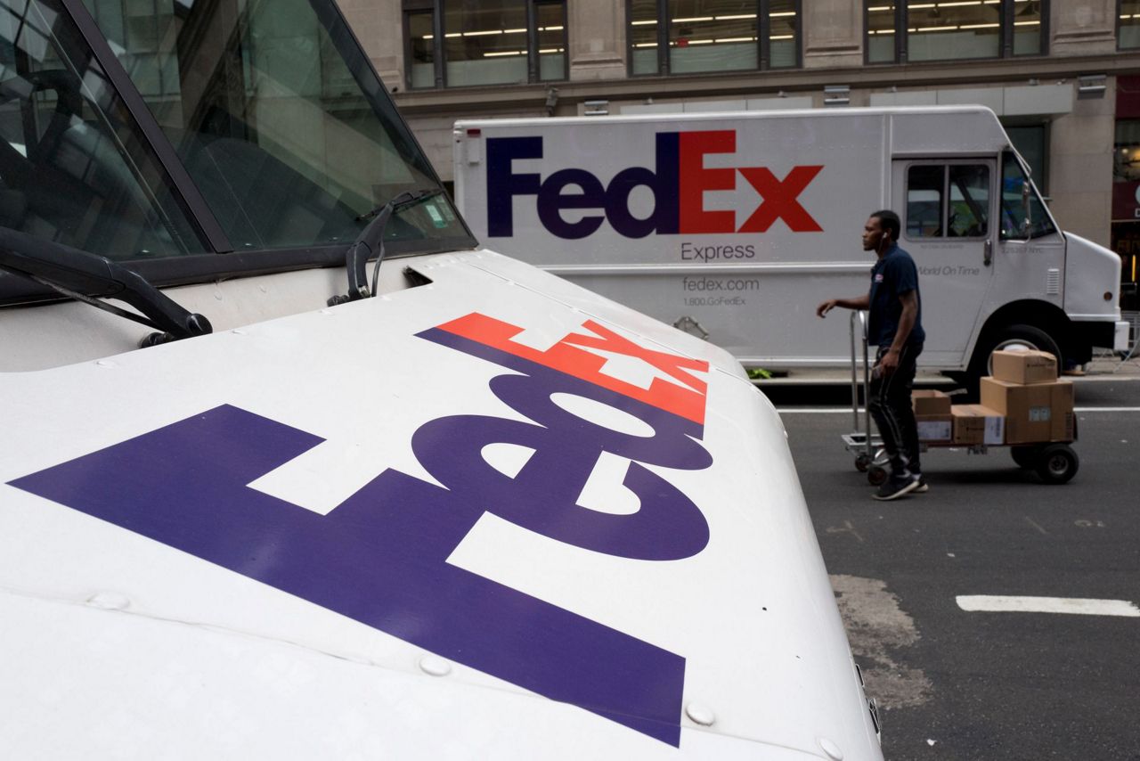 FedEx to deliver 7 days a week to satisfy online shoppers